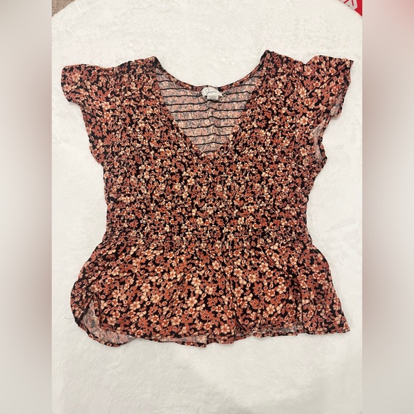 Japna Tops - Japna Floral Smocked Peplum Top - Boho V-Neck Cap Sleeve - Size Large
